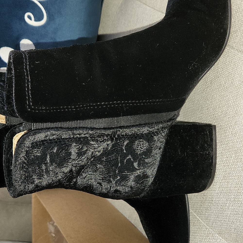 Lucky Brand LP-RUBEE Black Smooth Velvet 8M Boot
